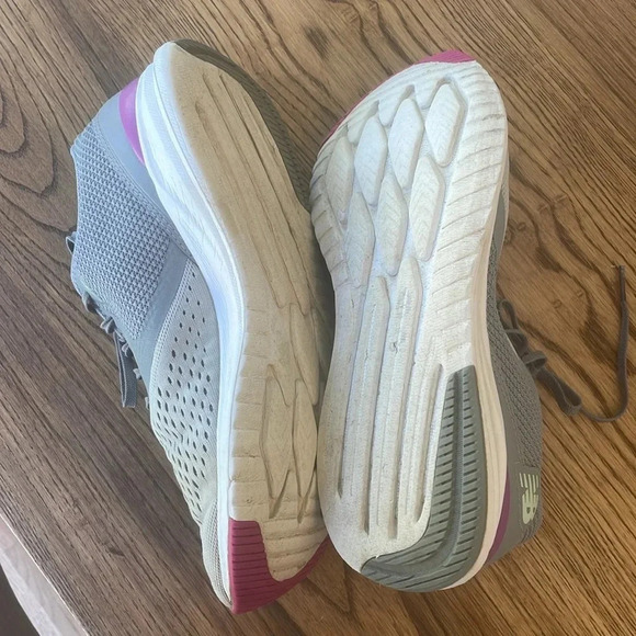 New Balance Women’s WPRORLS1 Grey And Purple Size 9.5 Running Shoe Sneaker EUC - Picture 4 of 7